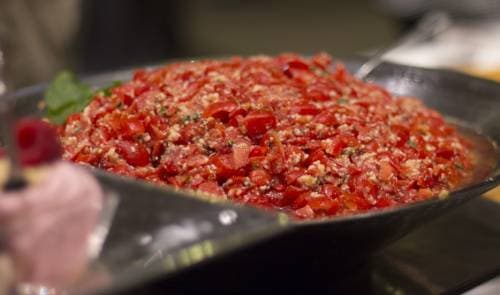 Klassische Tomato Salsa & spritzige Limette